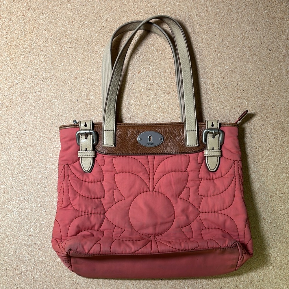 Large Fossil shoulder bag with coral colored quilted fabric